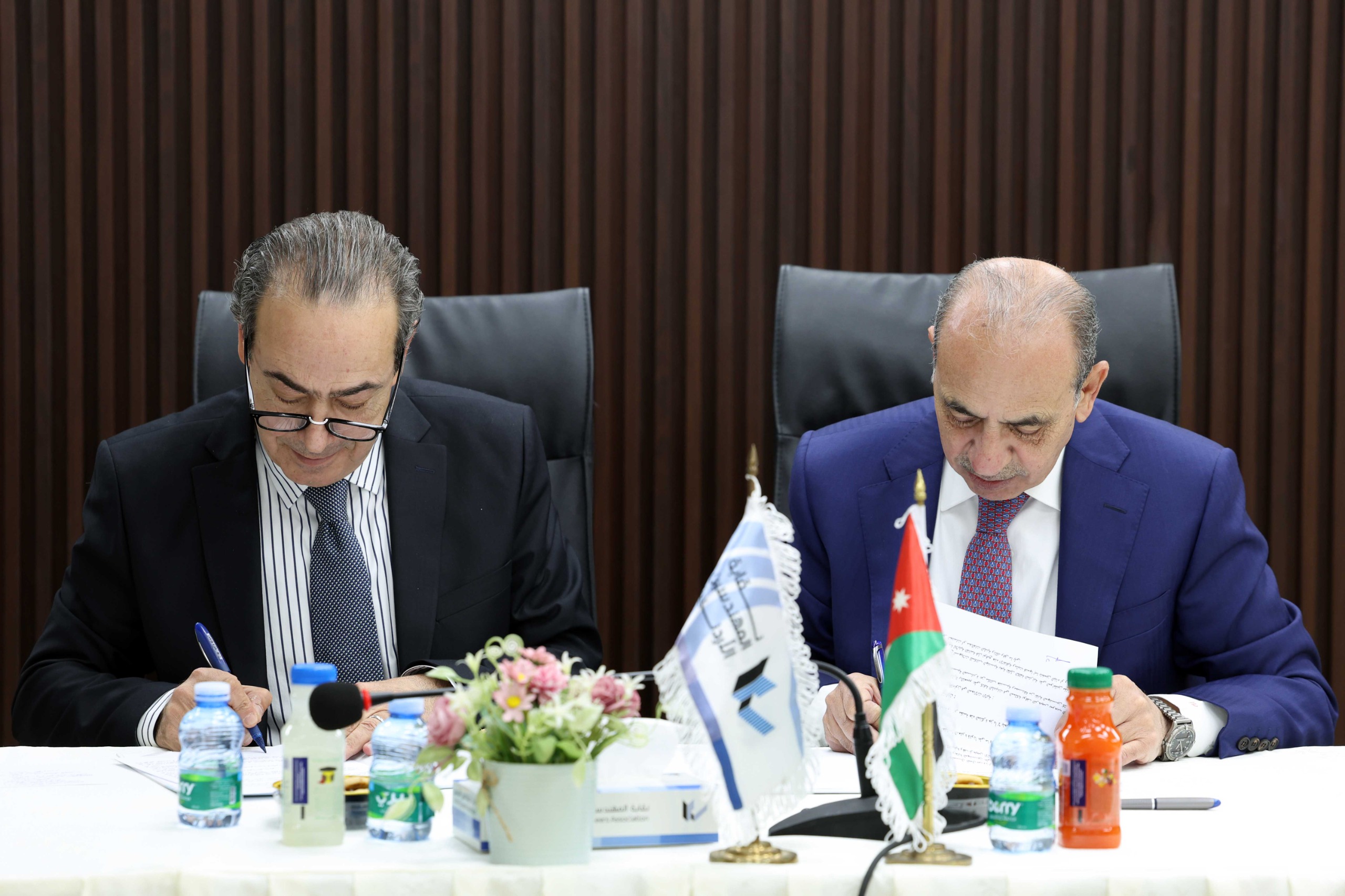 2cf6ff53-9dee-4719-802d-ddc470f1076f