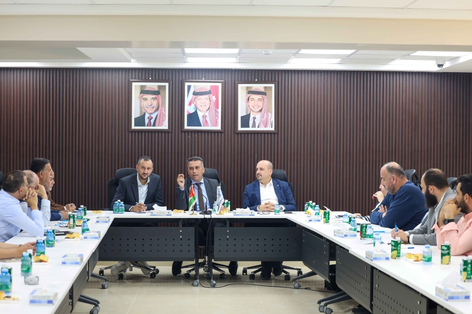 رئيس الشعبة المدنية يلتقي رؤساء لجان النشاطات لشعبة المدني لبحث خطط العمل وتطوير الأداء