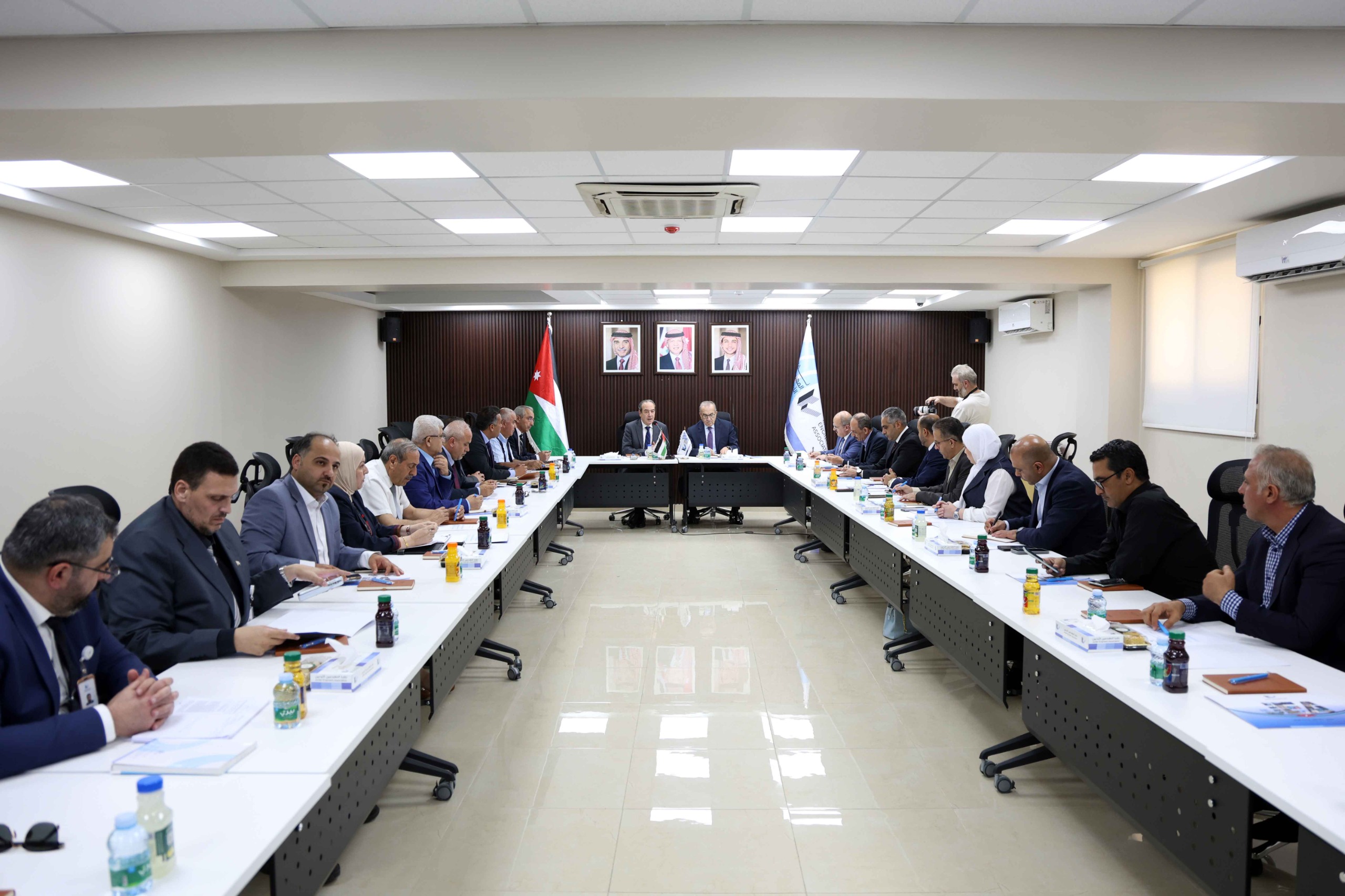 نقابة المهندسين تطلع وزير الأشغال على مخرجات عمل اللجنة التوجيهية لصندوق التقاعد ولجنة تعديل التشريعات
